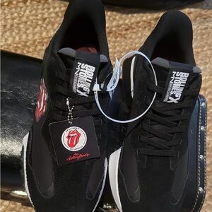 Free Shipping-Unisex Skechers Black Rolling Stones Sneakers. Mark Nason